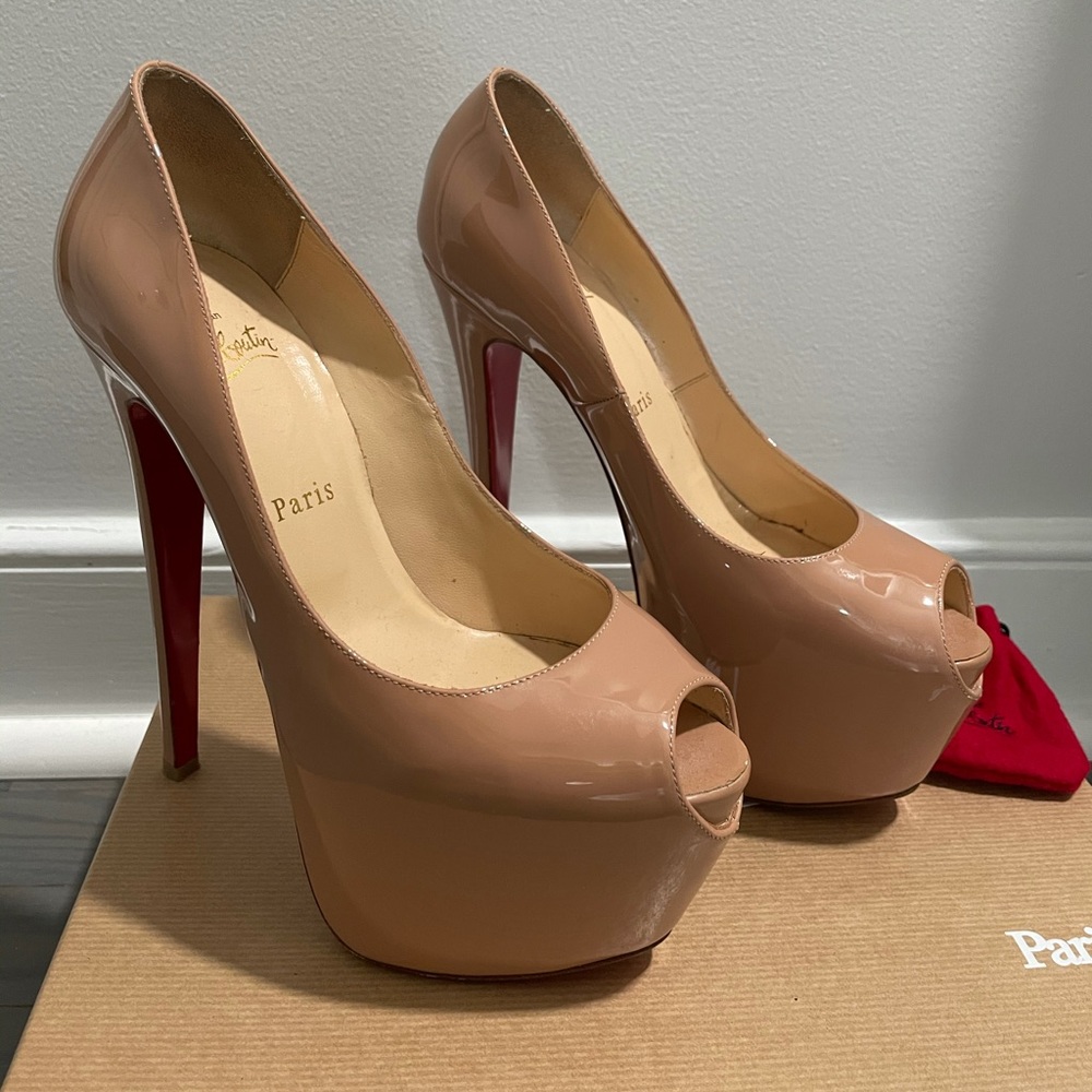 Christian Louboutin Highness 160 Nude Patent Pumps
